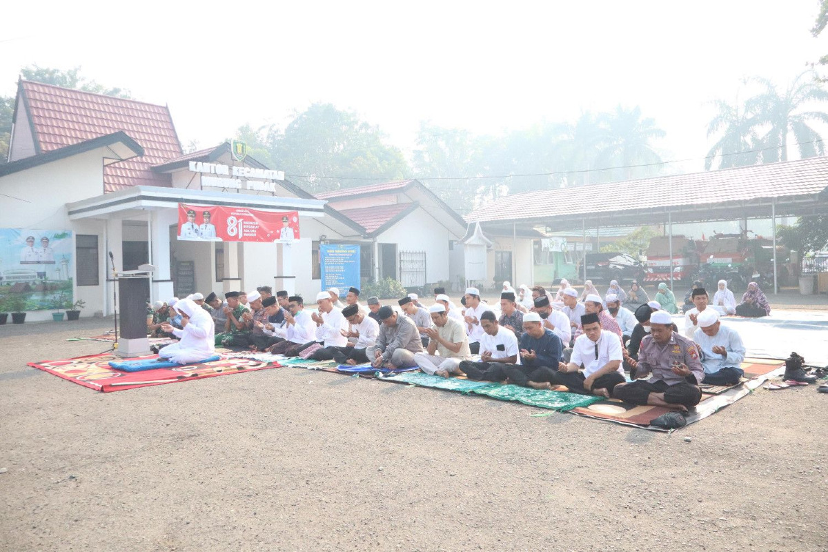 Sholat Istisqo Digelar di Kecamatan Murung Pudak, Aparat Desa Kapar Turut Hadir Memohon Turunnya Hujan
