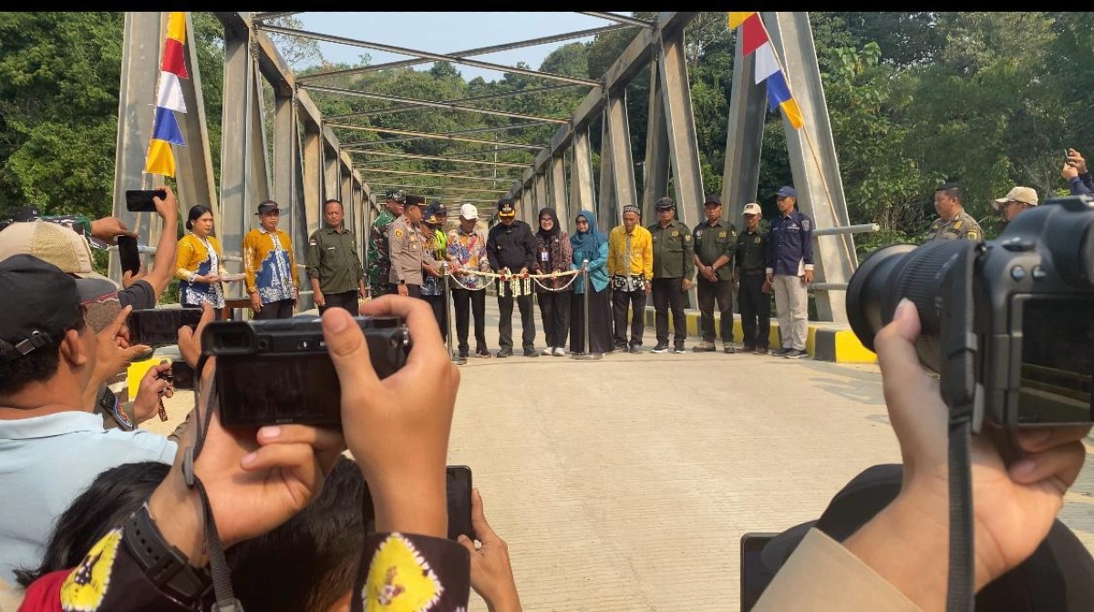 Bupati Tabalong Resmikan Jembatan Gala-Gala Desa Binjai