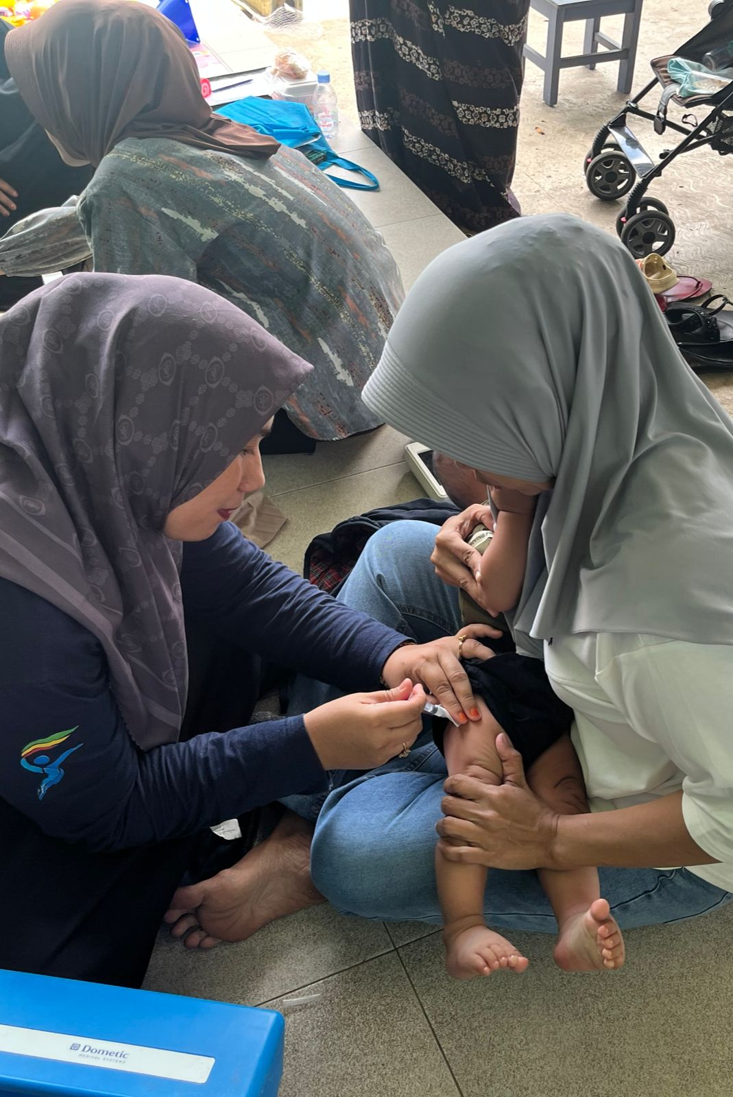 Pemberian imunisasi