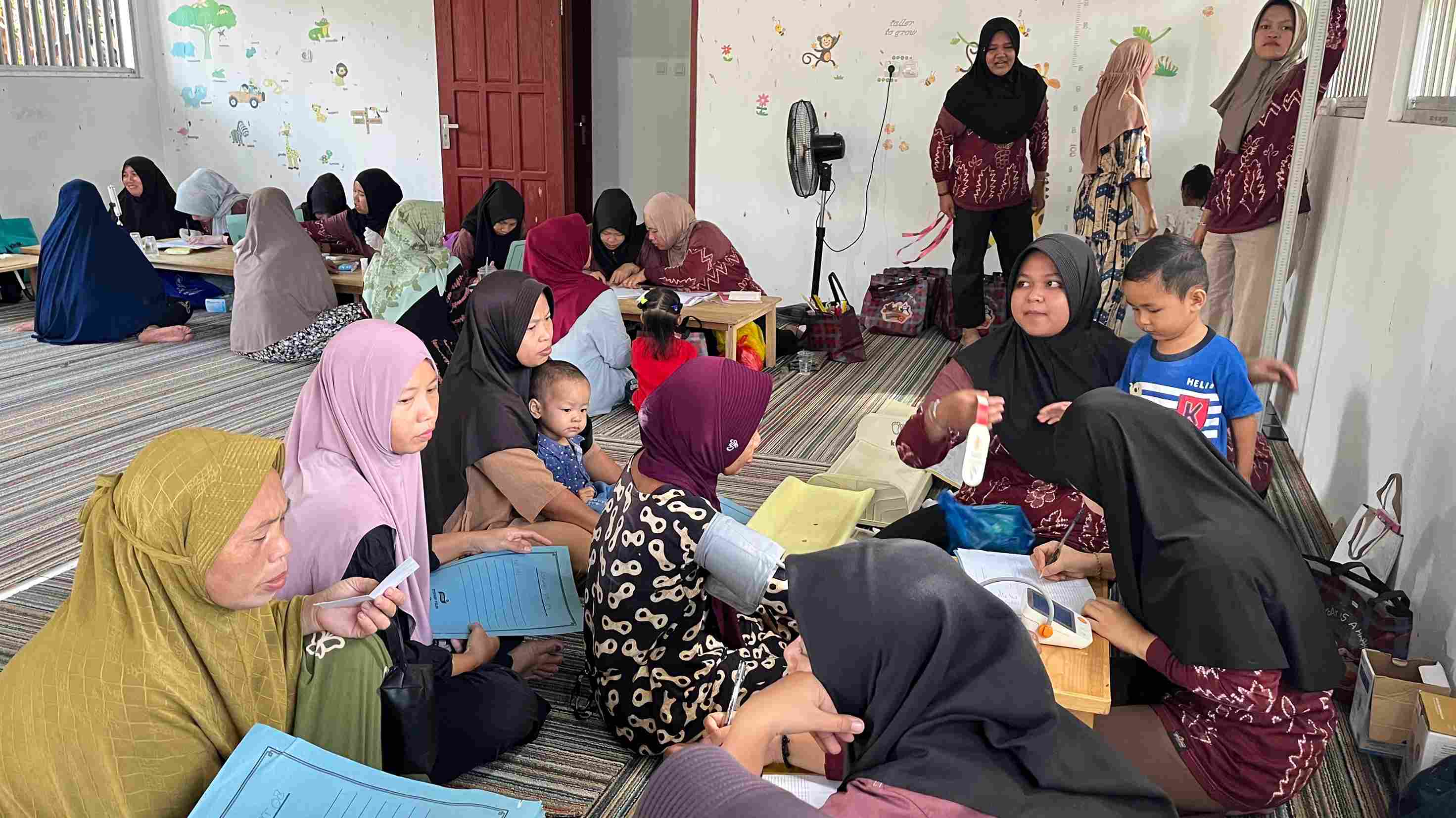 Posyandu Lansia Pemeriksaan Tsnsi Darah