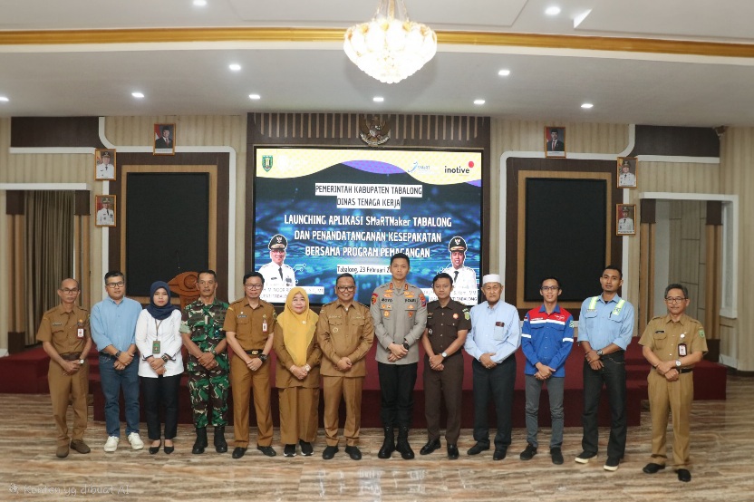 Bupati Tabalong Launching SMaRTNaker, Perkuat Digitalisasi Layanan Ketenagakerjaan