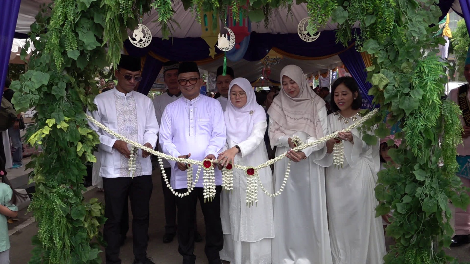 Resmikan 4 Pasar Ramadan, Bupati Ingatkan Pedagang Jaga Kebersihan & Kualitas Produk