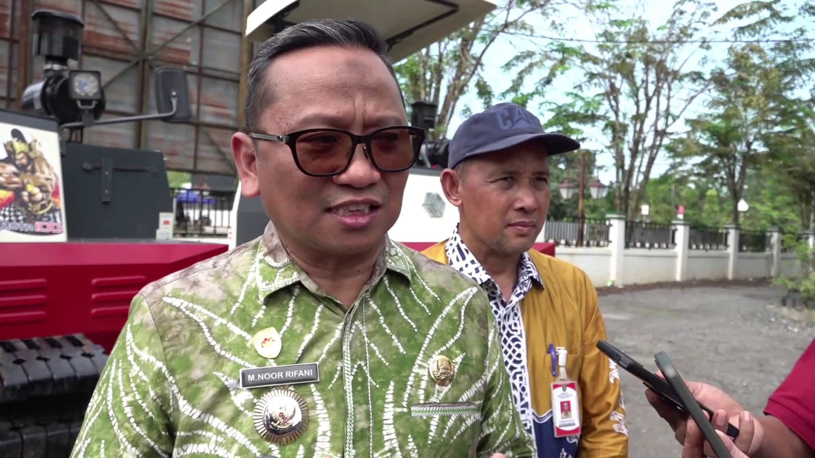 Bupati Tabalong Serahkan Motor Operasional PPL dan Rotavator, Apresiasi Surplus Padi 50 Persen