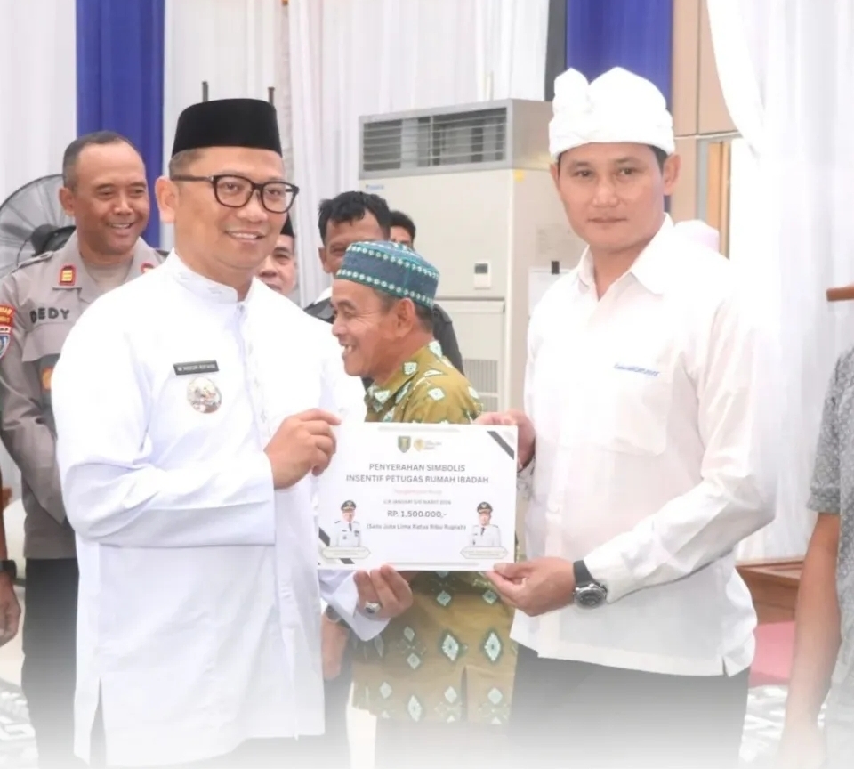 Bupati Tabalong Serahkan Insentif, Bentuk Apresiasi Dalam Mendukung Wujudkan Tabalong Religius