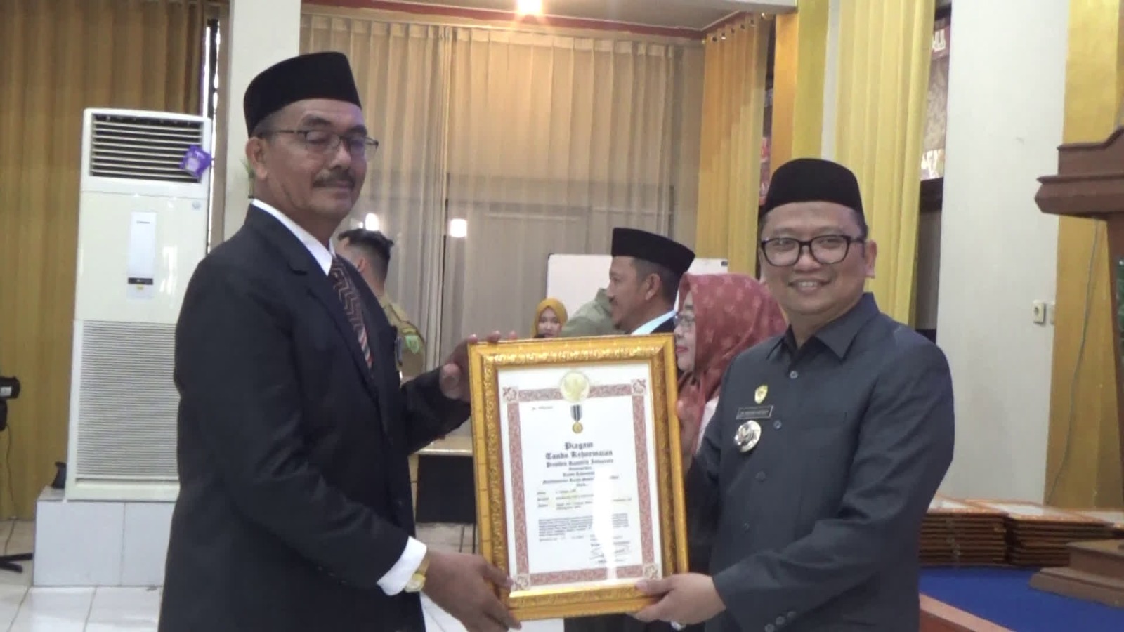 Pemkab Tabalong Anugerahkan Satyalancana Karya Satya untuk 135 ASN