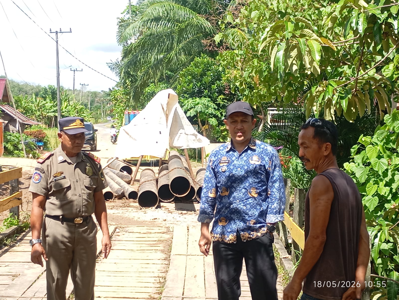 Camat Jaro melakukan monitoring dan peninjauan langsung ke Jembatan Kampung Baru Liang Tapah di Desa Garagata