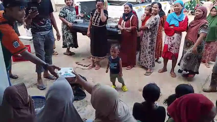Tabalong Berbagi Tebar 410 Paket Daging Kurban ke Desa Terpencil, Warga Sambut Penuh Syukur