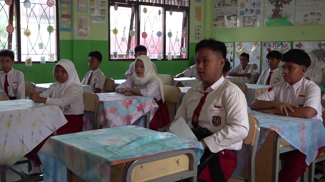 Ferry Elpeni Minta Program Beasiswa Juga Sasar Siswa Sekolah Swasta Dan Madrasah