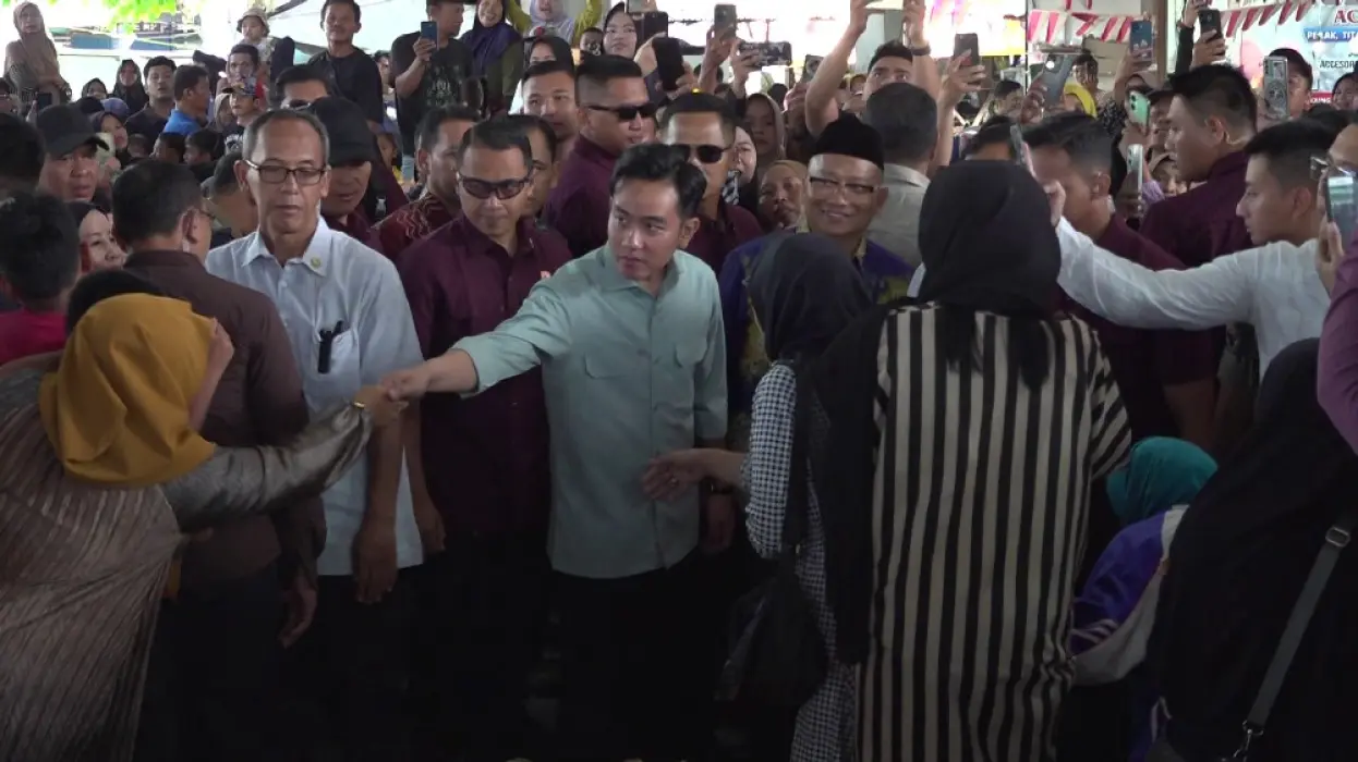 Ditemani Bupati Tabalong, Wakil Presiden RI Lakukan Pengecekan Harga di Pasar Tanjung