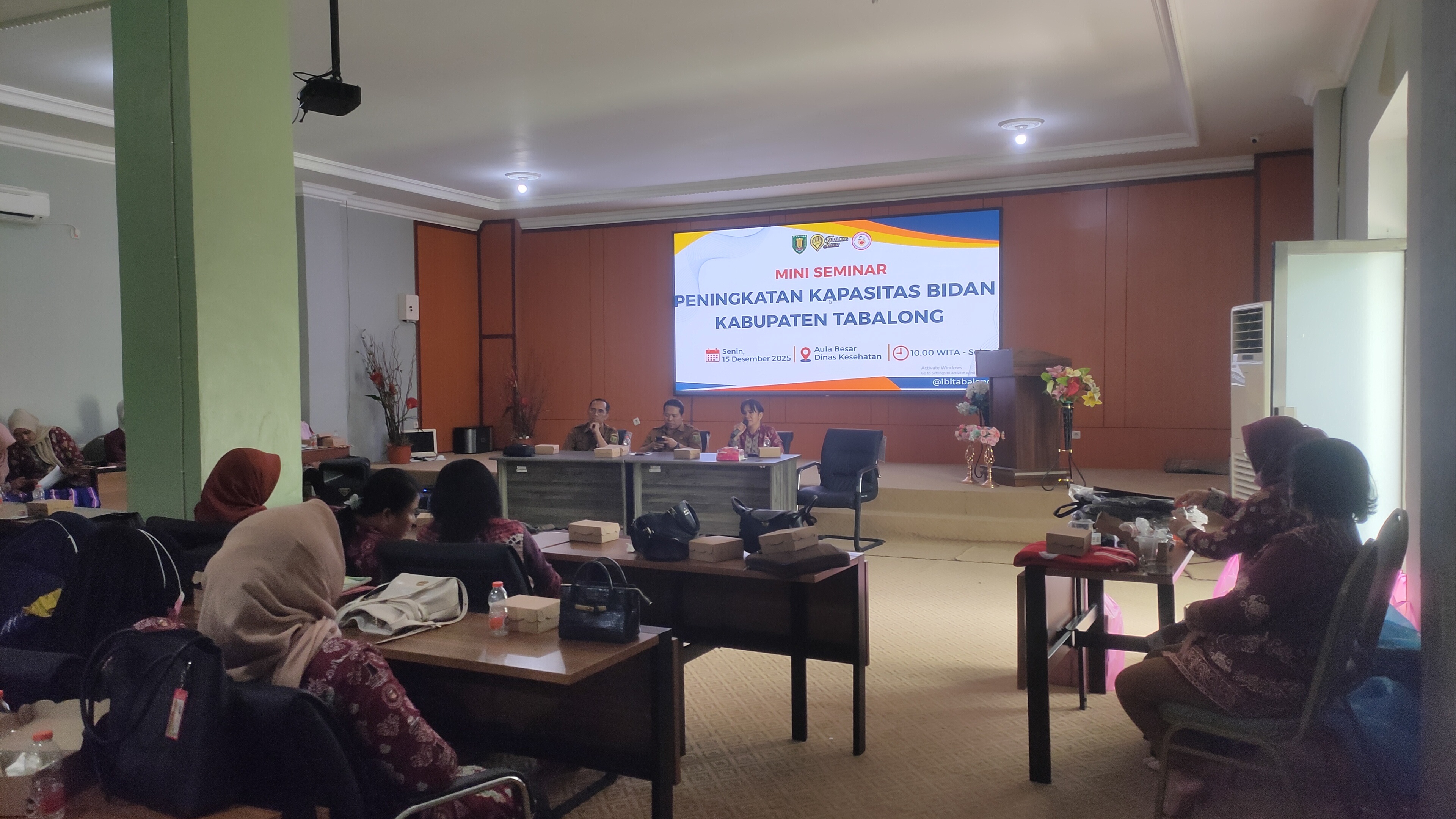 Tekan Angka Kematian Ibu dan Bayi, Dinas Kesehatan dan IBI Tabalong Gelar Seminar Peningkatan Kualitas Bidan 2025