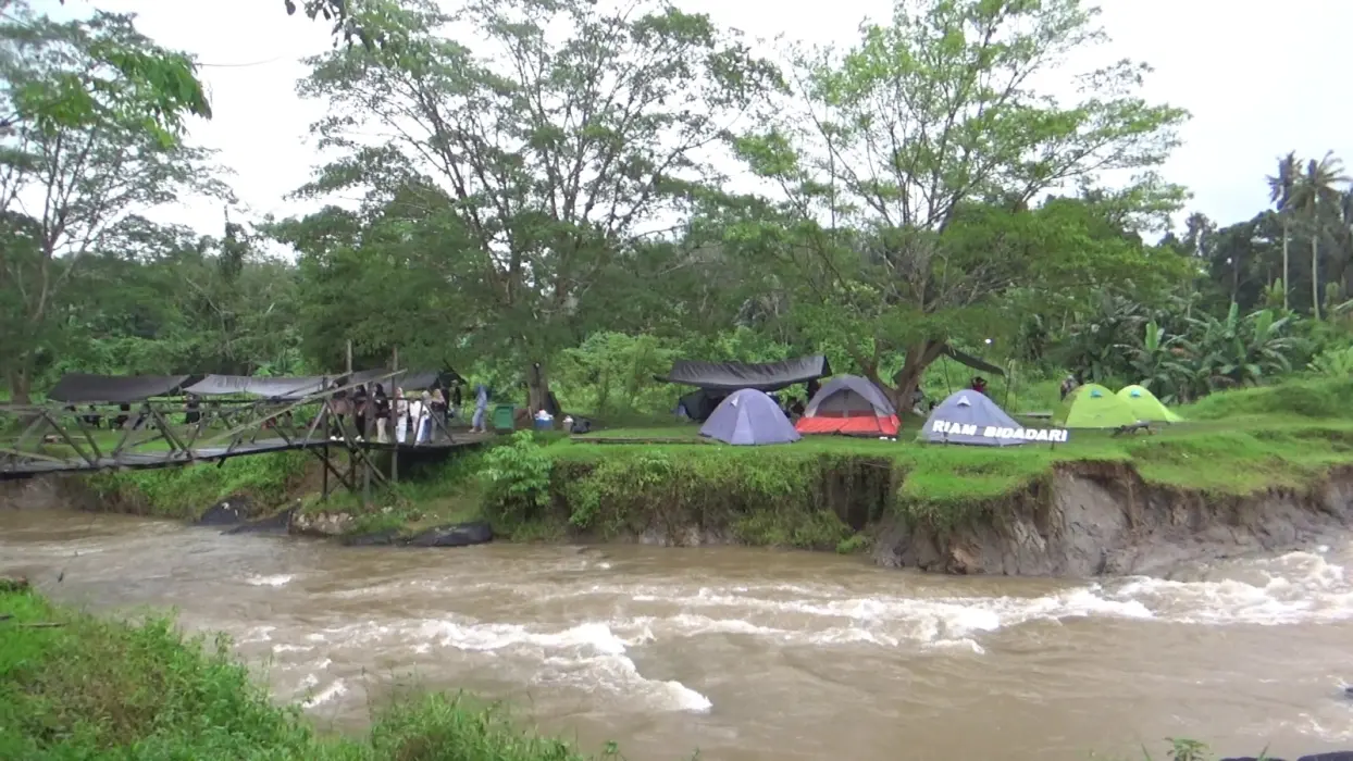 Pengunjung Melonjak Drastis, Pedagang di Wisata Riam Bidadari Kebanjiran Pembeli
