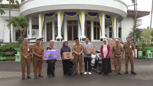 Bupati Tabalong Serahkan Hadiah Undian Makan Paliat 20 Ribu Porsi Pemecah Rekor MURI