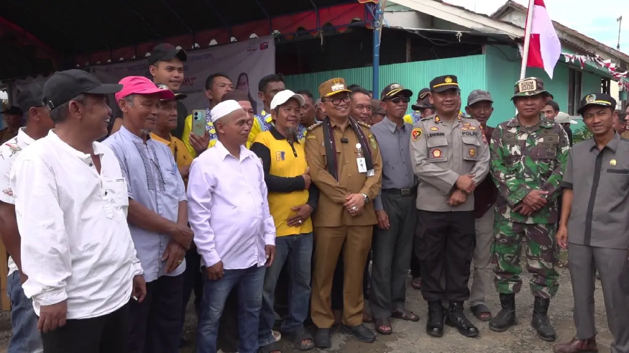 Bupati Disambut Meriah di Desa Paliat! Warga Antusias Sampaikan Aspirasi Langsung
