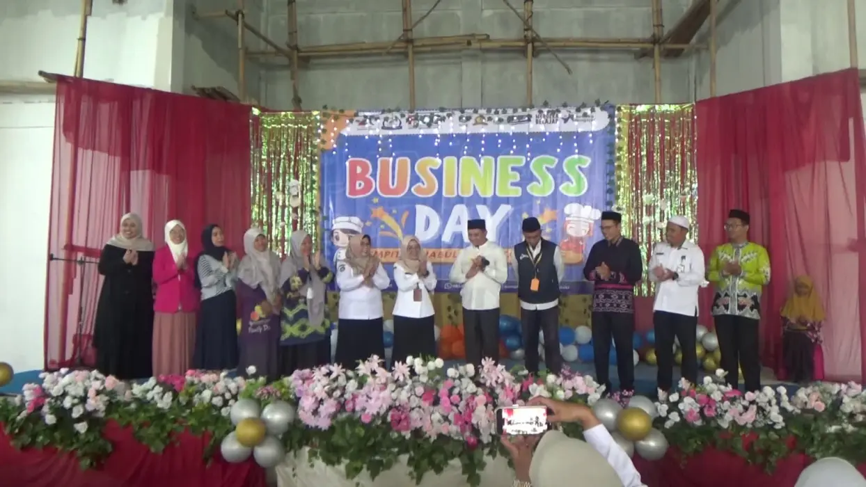 Latih Kemandirian dan Kreativitas, Siswa SMP-IT Ashabul Kahfi Beraksi Jadi Wirausaha Muda