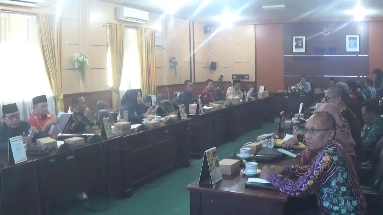Banggar DPRD & TAPD Sepakati Evaluasi Gubernur Kalsel atas Raperda APBD 2024 & 2025