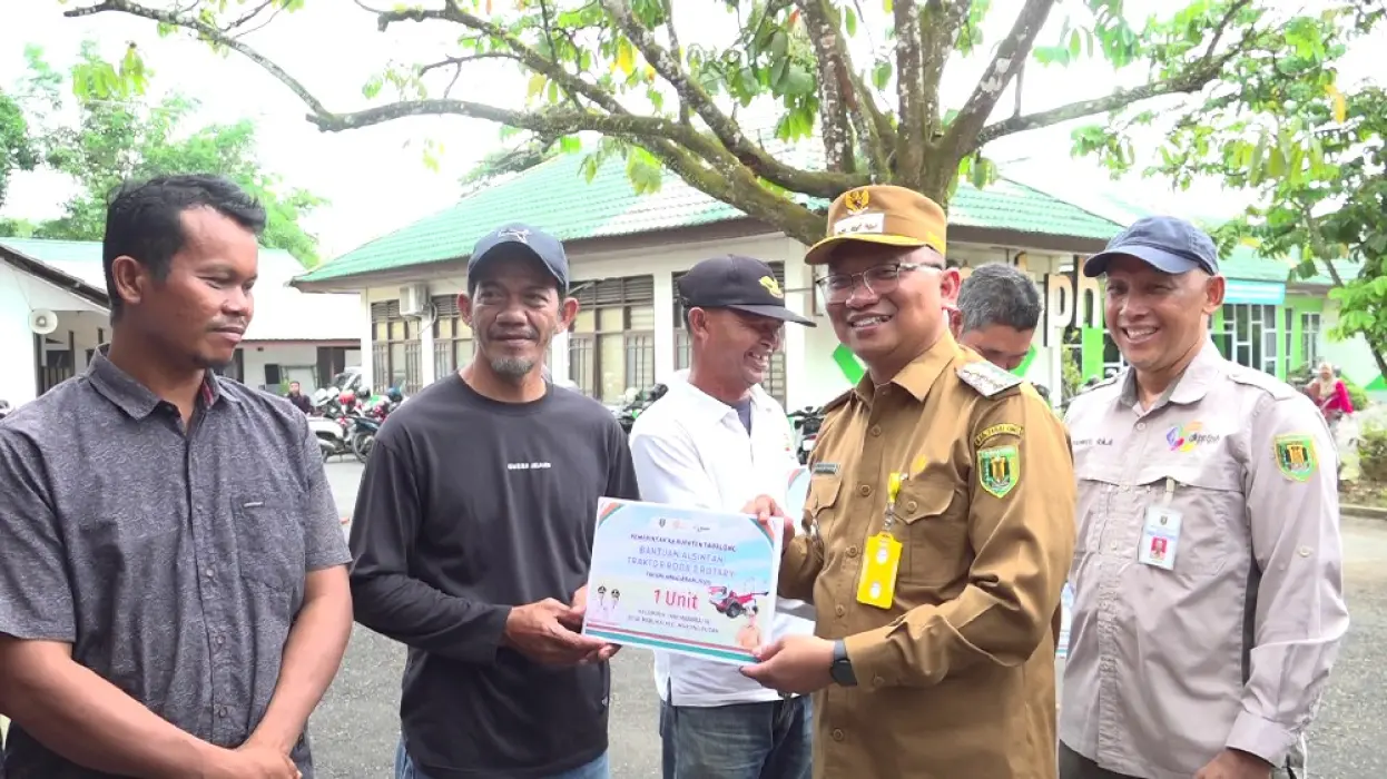 Bupati Tabalong Serahkan 253 Alsintan, Dorong Modernisasi Pertanian dan Ketahanan Pangan