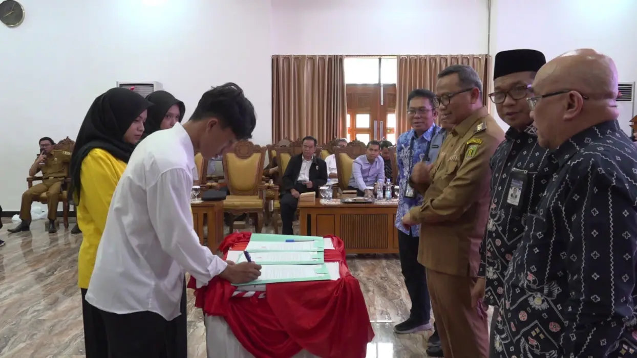 Wujudkan Generasi Berkualitas, Pemkab & Penerima Beasiswa Tabalong Smart Teken Pakta Integritas