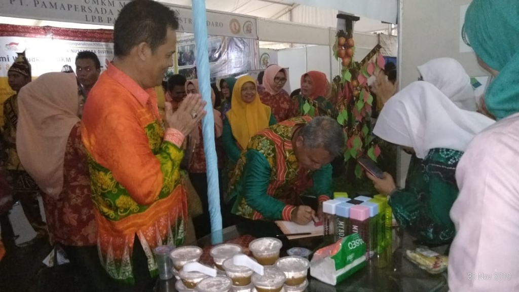 Pohon Harapan Menjadi Daya Tarik Stand Bappeda di Pekan Raya Tabalong 2019