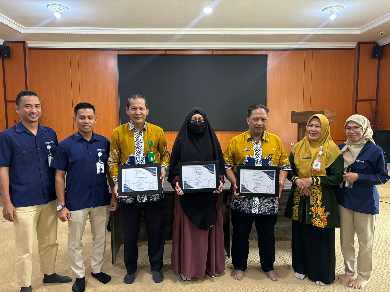 Penerimaan Sertifikat Penghargaan Pemanfaatan Antrian Online