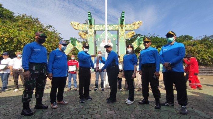 Peringati Hari Lingkungan Hidup, Bupati Serahkan Penghargaan Gerakan Tabalong Bersih dan Hijau
