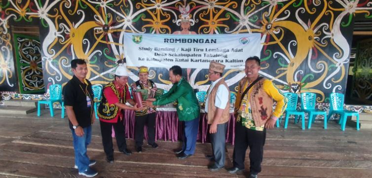 Dampingi Lembaga Adat Desa se-Kabupaten Tabalong, Dinas PMD Study Banding ke Kutai Kartanega Kal-Tim