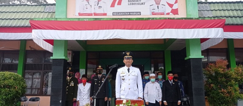 Upacara Pengibaran Bendera Merah Putih Pada Acara Peringatan Hari Ulang Tahun Republik Indonesia ke-77 di Kecamatan Haruai