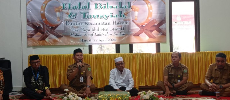 Camat Haruai Halal Bi Halal dengan Pemerintah Desa dan Tokoh Masyarakat