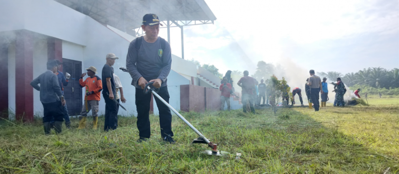 Gotong Royong Persiapan HUT RI Ke-79 Kecamatan Haruai