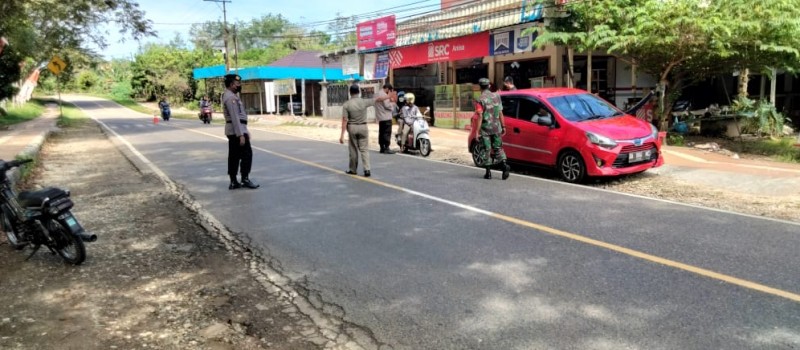 Rajia Vaksin COVID di depan Kantor Kecamatan Jaro, Warga belum Vaksinasi Langsung Disuntik