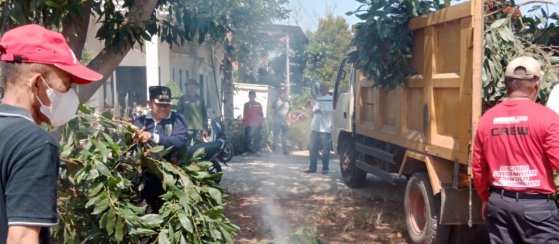 Gotong Royong dalam Rangka Menghadapi Persiapan Lomba P2K2 Desa Ampukung