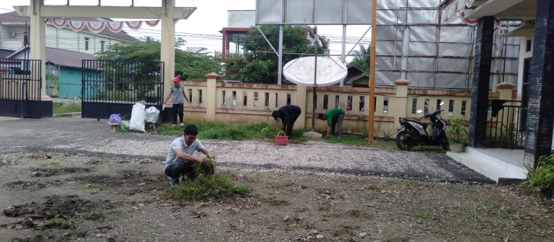 Gotong Royong Lingkungan Kecamatan Kelua 21 Juni 2024