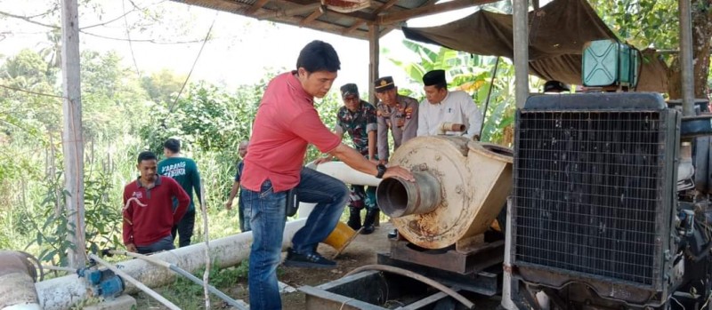 Aksi Kerja dalam Upaya Meminimalisir Kekeringan di Persawahan Lebak Ampukung