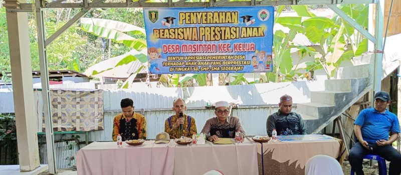 Penyerahan Beasiswa Prestasi Anak Desa Masintan Kecamatan Kelua