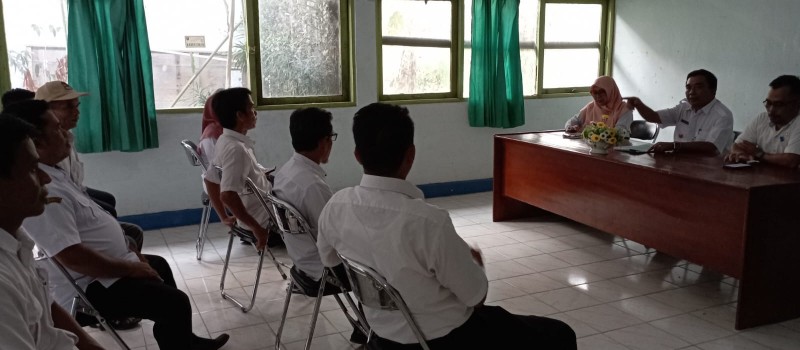 Rapat Evaluasi Kelembagan Pada Instansi Kecamatan Muara Uya