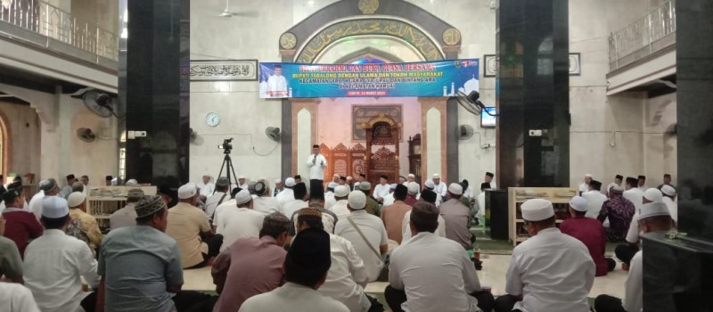 Silaturahmi dan buka bersama Bupati di Mesjid  Kec. Haruai.