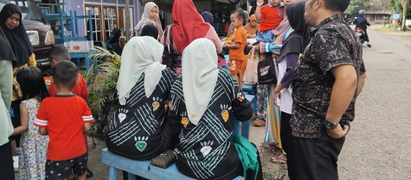 Menghadiri  acara Vaksin Polio di Posyandu Muara Uya