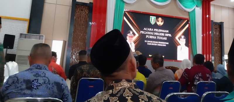 Acara  pelepasan pegawai negeri sipil purna tugas di lingkungan pemerintahan Kabupaten Tabalong