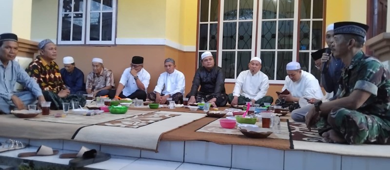 Halal bi Halal di Rumah Dinas Camat Muara Uya