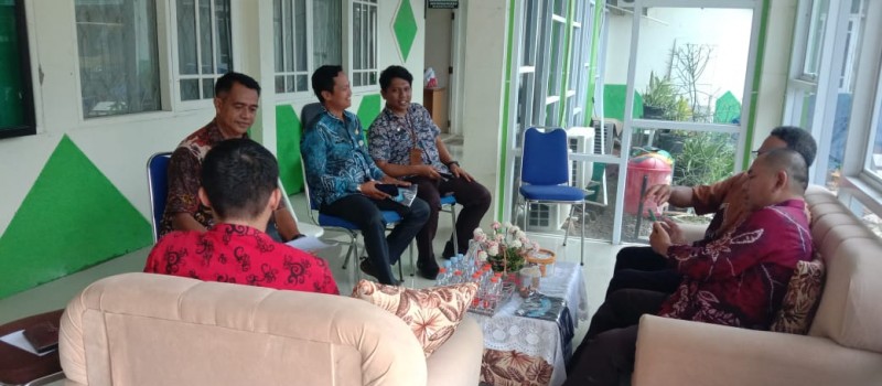 Menghadiri rapat partisipasi festval golongan, festival buah dan sayur tahun 2023 di Kantor Dinas Ketahanan Pangan Kab. Tabalong.