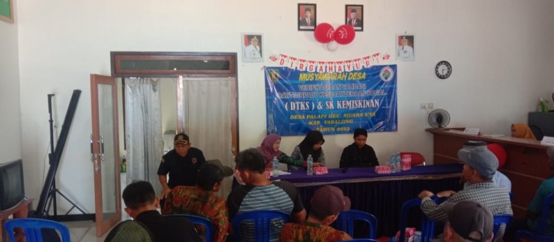 Acara Musyawarah Desa tentang verifikasi dan validasi data terpadu kesejahteraan sosial dan sk kemiskinan di Desa Palapi.