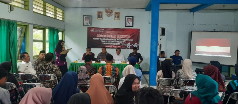 Rapat Pleno terbuka rekapitulasi dftar pemilih hasil perbaikan tingkat kecamatan Muara Uya