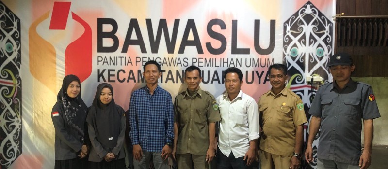 Ikut mendampingi pengadaan barang Bawaslu Kabupaten di kantor Bawaslu Kec. M. Uya.