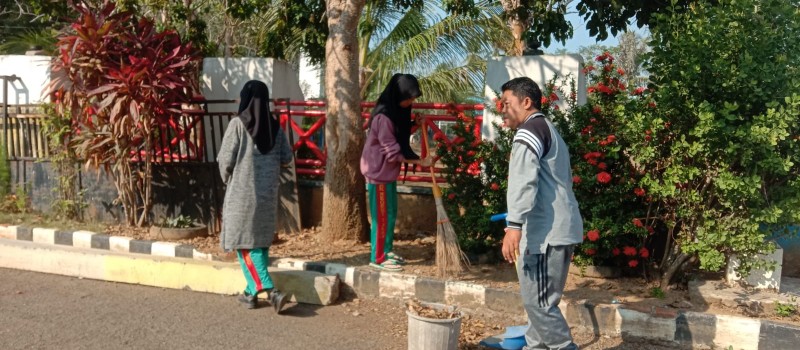 Kegiatan Jumat Berisih