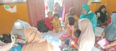 Pelayanan Bulan Imunisasi Anak Nasional Desa Uwie