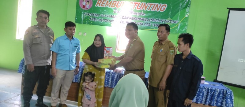 Penyerahan PMT utk anak stunting di Desa Mangkupum, Senin 10 Juni 2024