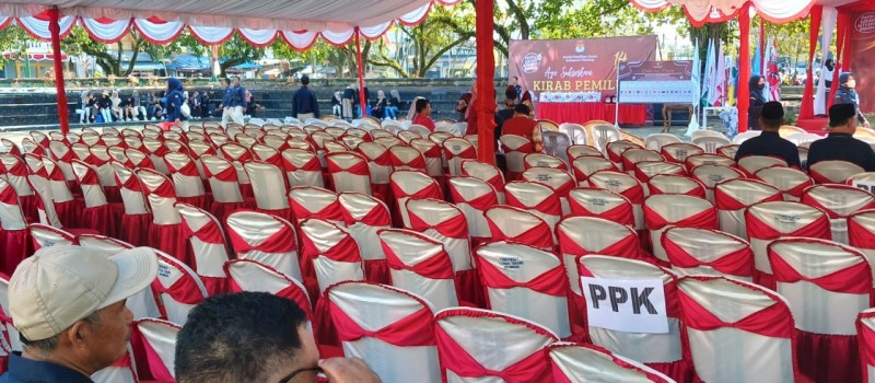 Menghadiri acara kirab pemilu