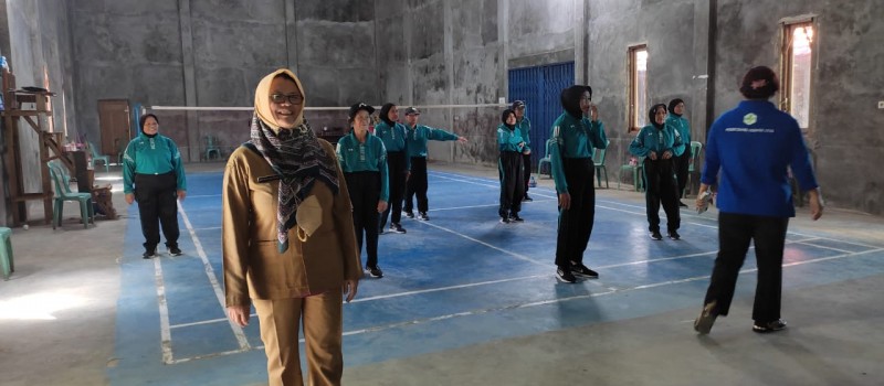 Persiapan lomba Senam Lansia Desa Mangkupum