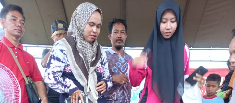 Pembagian Doorprize Acara Jalan Sehat oleh Desa Muara Uya