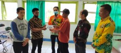 PENYERAHAN BANTUAN DARI DESA MUARA UYA UNTUK MESJID DESA SALIKUNG