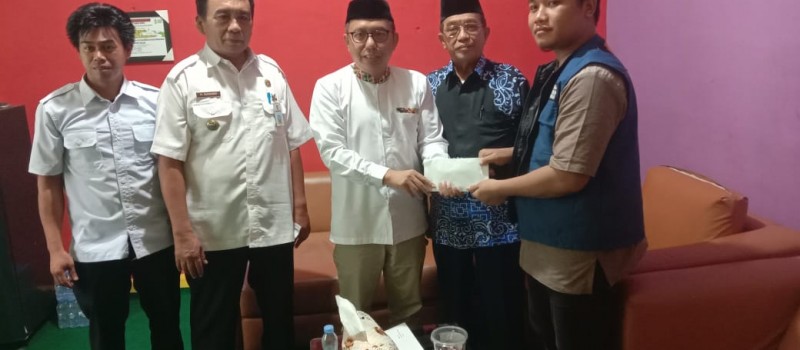 Penyerahan Da'i yang bertugas ke Desa Salikung